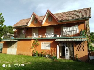 03 MAISONS À VENDRE dans un seul terrain